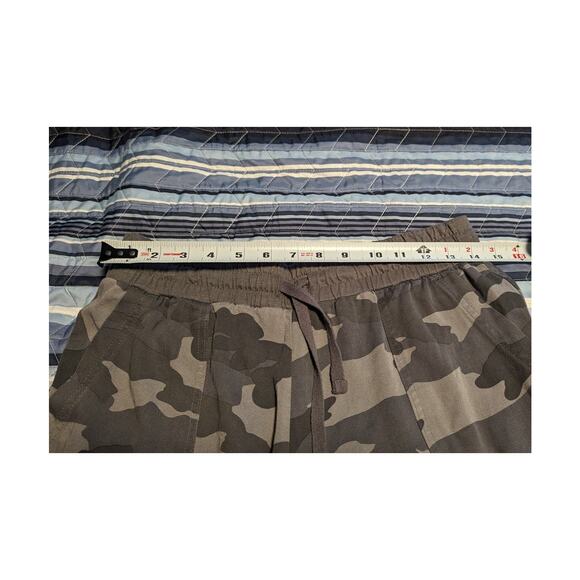 Splendid Sz S ( 28") 100% Rayon Camo Joggers Inseam 25.5" - Picture 7 of 9